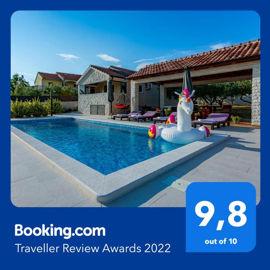 Villa Lorema-Pet Friendly On 5000 Sqm Garden,Pool, Jacuzzi, Billiard&Ps5 Sveti Filip i Jakov Exterior photo
